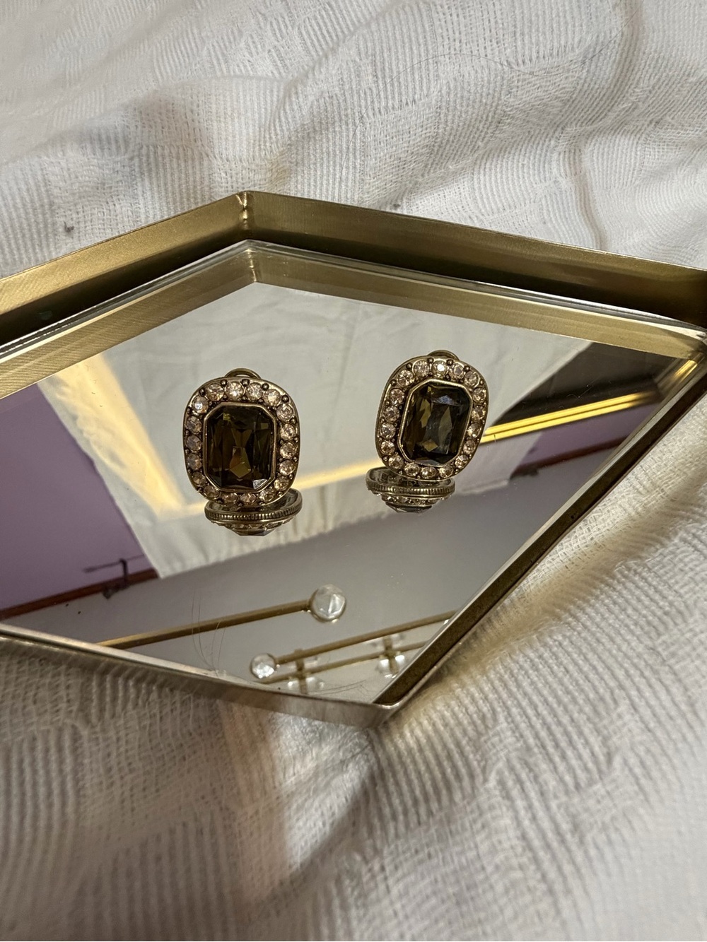 Heidi Daus earring in gold tone